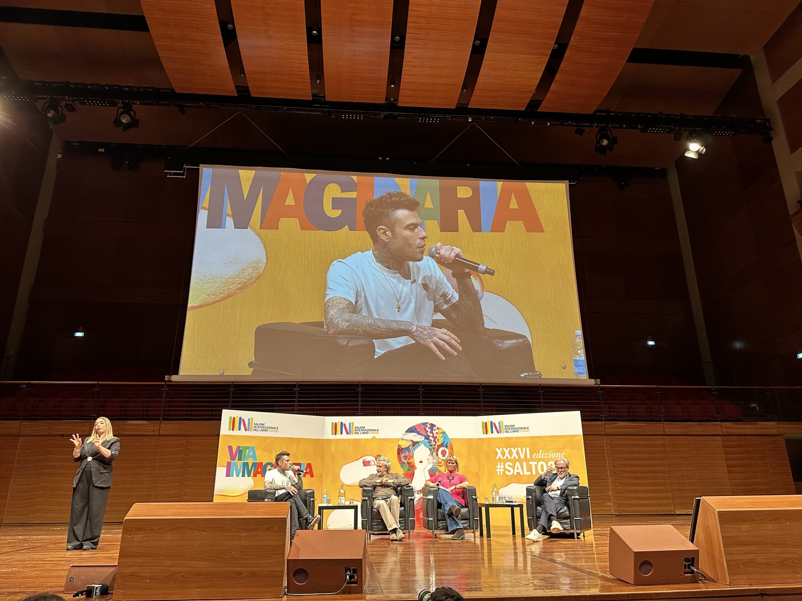 Fedez al salone del libro di Torino 2024