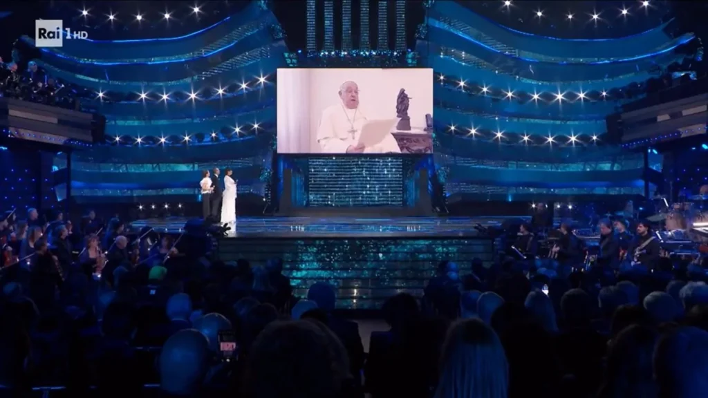 Messaggio di Papa Francesco trasmesso in video durante la prima serata del Festival di Sanremo 2025 sul palco dell'Ariston.